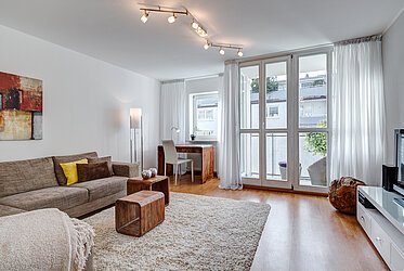 Schwabing: Charming 2-room apartment with balcony