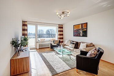 Haar: Beautiful 3.5-room apartment with two loggias