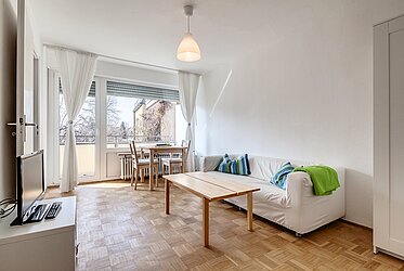 Laim: Sunny 1-room apartment with view of greenery