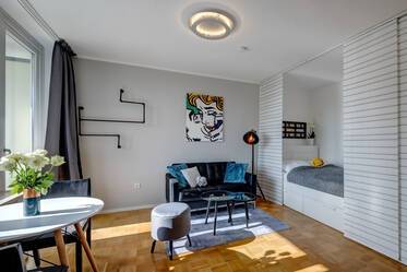 Milbertshofen: Renovated apartment with desinger furniture