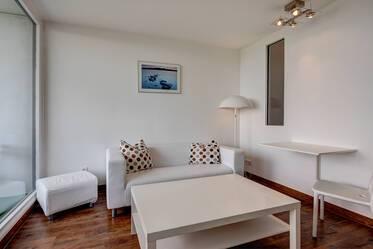 Olympic Village: Modern single apartment, I-net included and very close to U3 line