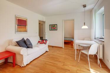 Sunny, quiet apartment in Parkstadt Bogenhausen