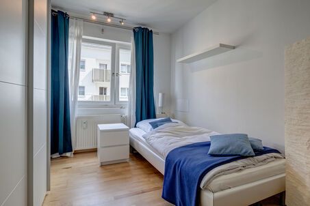 https://www.mrlodge.com/rent/1-room-apartment-munich-glockenbachviertel-5439