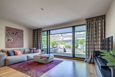 https://www.mrlodge.com/rent/3-room-apartment-munich-altstadt-9009