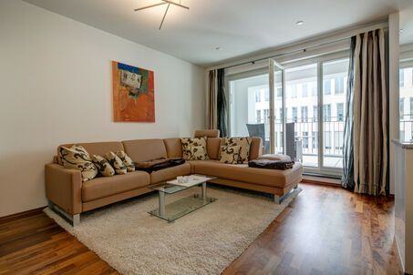 https://www.mrlodge.com/rent/2-room-apartment-munich-maxvorstadt-9023