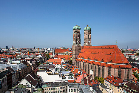 The photo shows the Munich skyline with the Frauenkirche to the right