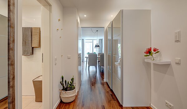 Apartment with 2 room | München-Schwabing | 70434 | Flur mit "verstecktem"...