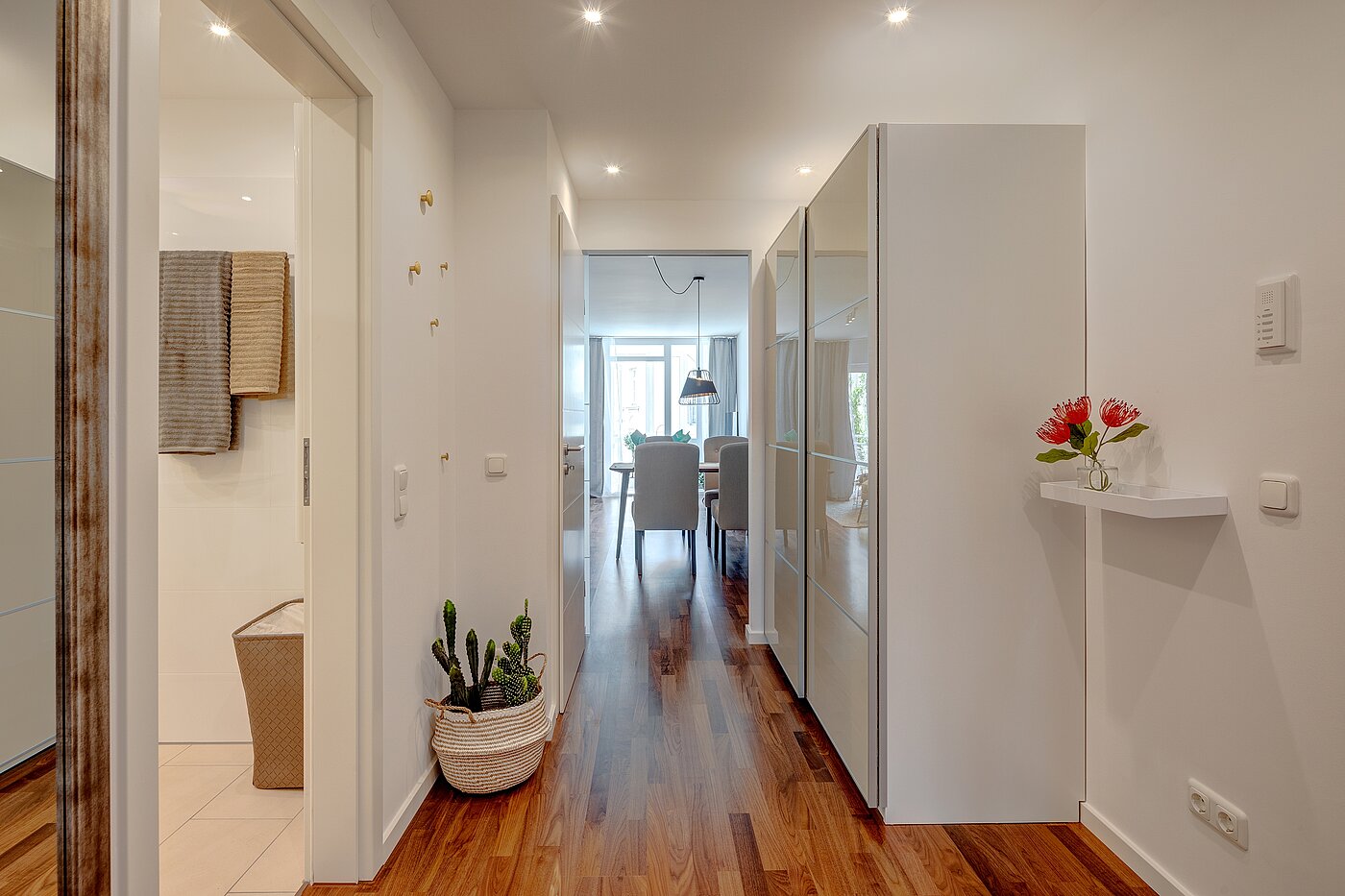 Apartment with 2 room | München-Schwabing | 70434 | Flur mit "verstecktem"...