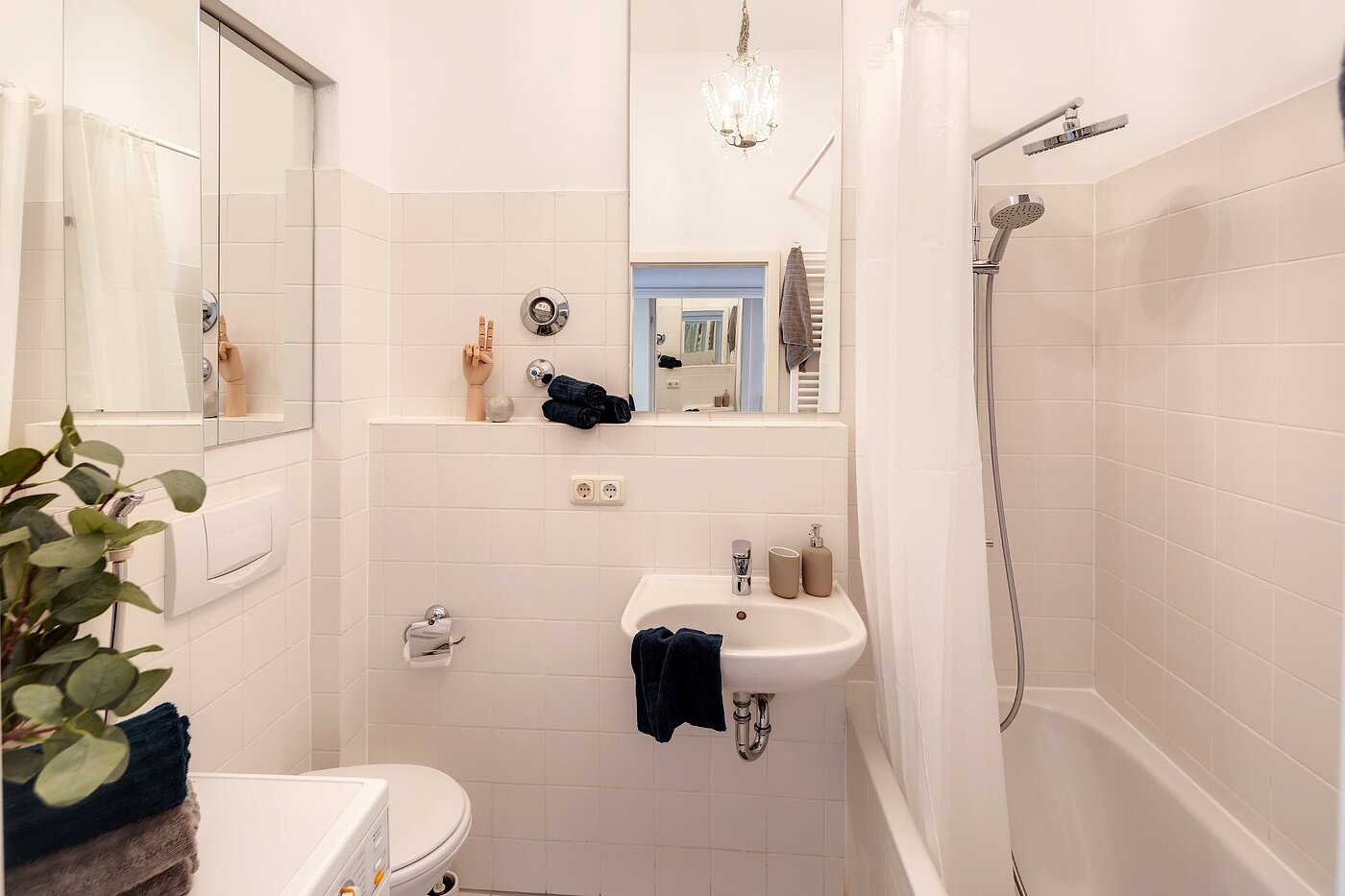 Apartment with 2 room | München-Altstadt | 2103ML4 | Bad mit Badewanne...