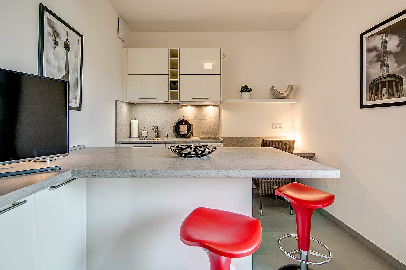 Apartment with 1 room | München-Ramersdorf | 1909ML1 | ...Bereich mit Ess-Theke...