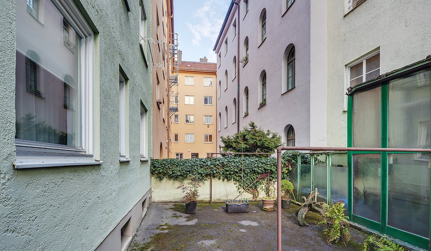 Raised Ground Floor with 2 room | München-Lehel | 2012ML1 | Ruhiger Hinterhof