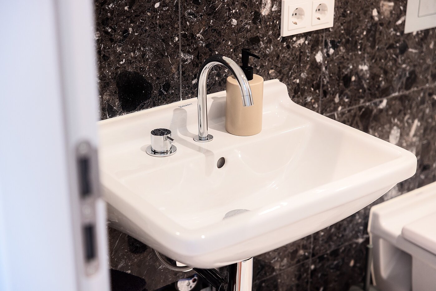 Apartment with 2 room | München-Schwabing | 70195 | ...Sanitärausstattung...