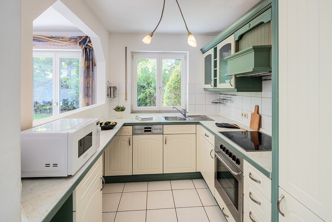 Semi-detached House with 5 room | München-Trudering | 70269 | Küche mit Fenster