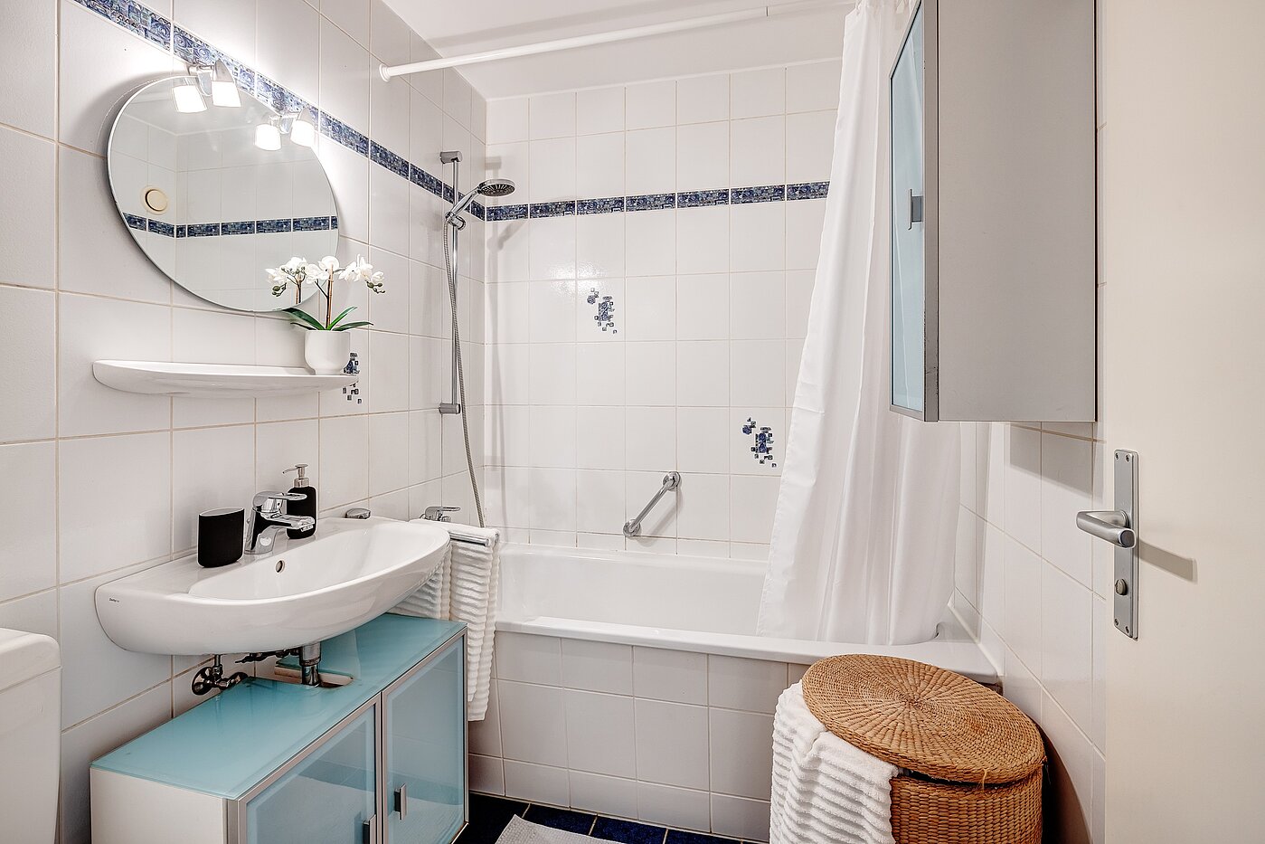 Apartment with 3.5 room | Haar | 2201ML5 | Helles Bad mit Badewanne