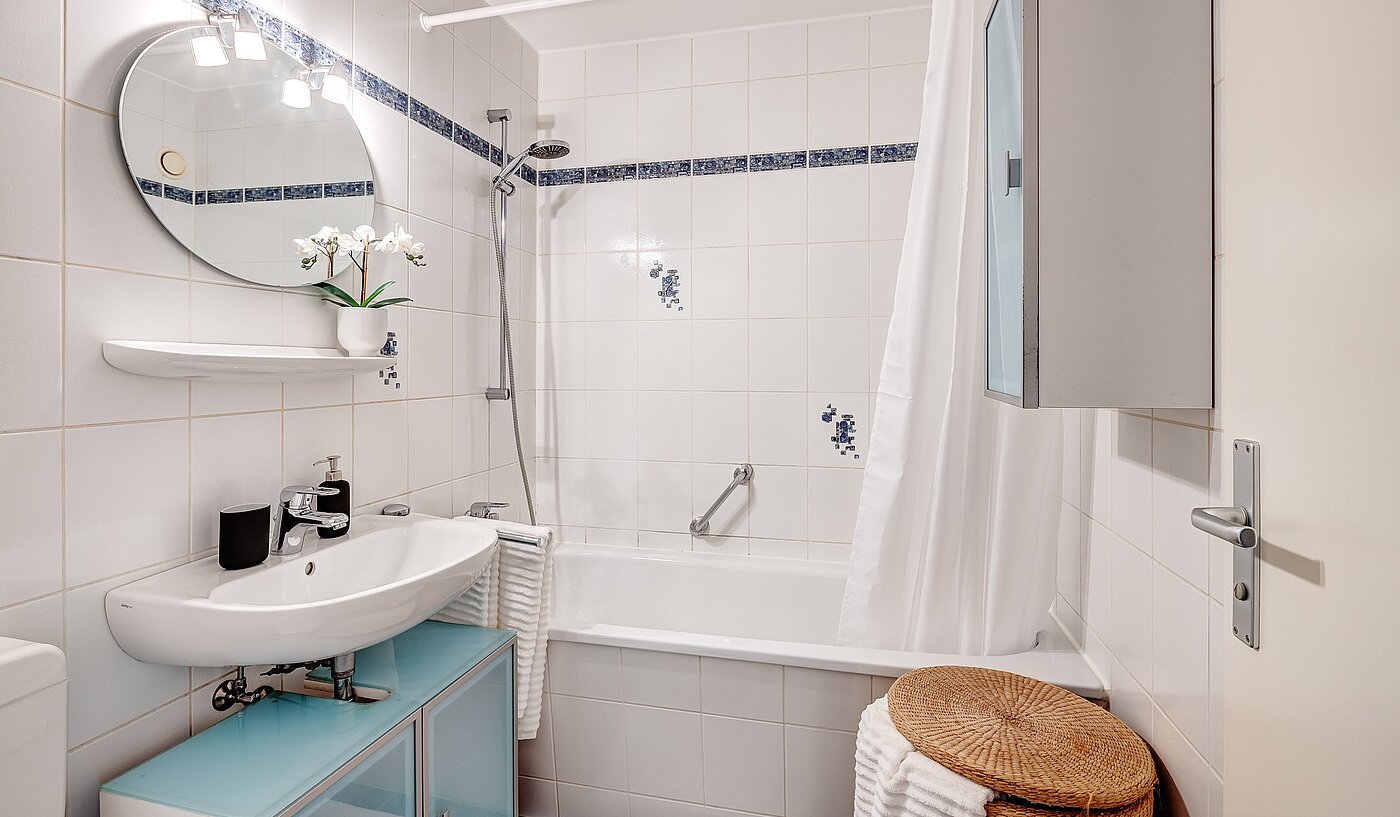 Apartment with 3.5 room | Haar | 2201ML5 | Helles Bad mit Badewanne