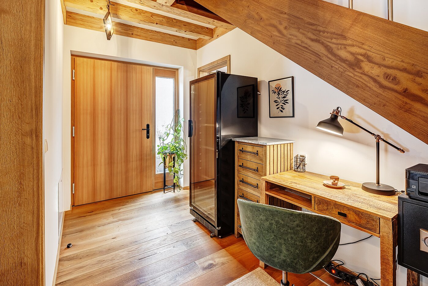 Apartment with 6 room | 70095 | Eingangsbereich mit Arbeitsplatz