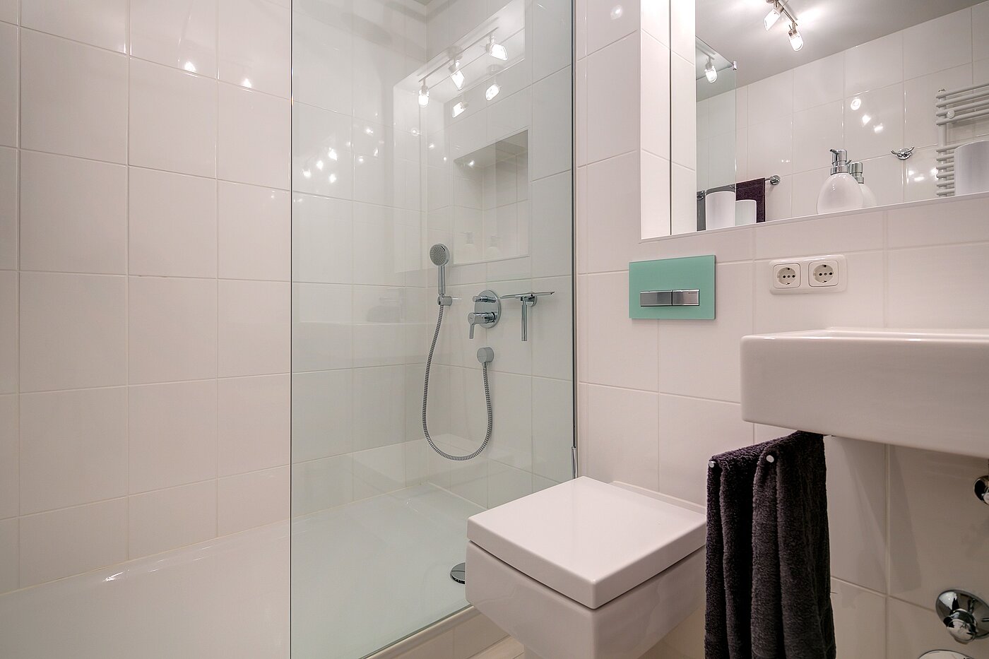 Apartment with 2 room | München-Schwabing | 70096 | Badezimmer mit Dusche