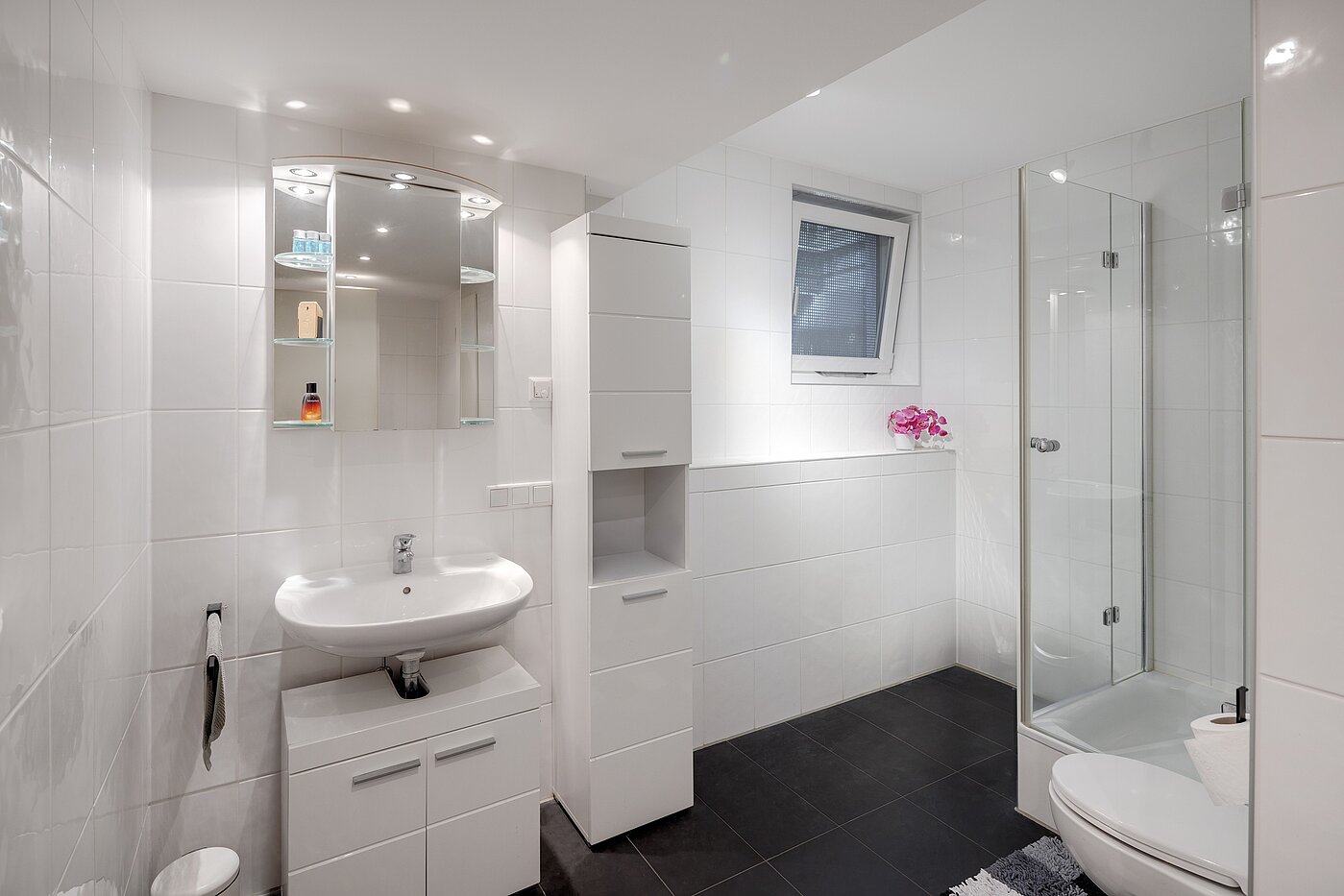 Semi-detached House with 5 room | Unterföhring | 70119 | Zweites Duschbad im UG...