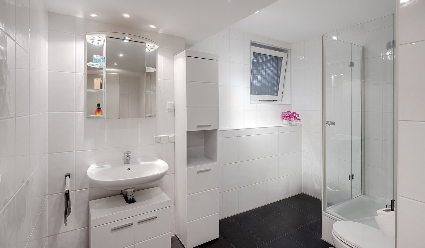 Semi-detached House with 5 room | Unterföhring | 70119 | Zweites Duschbad im UG...