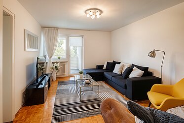 Forstenried: Charming, quiet apartment with parquet flooring and sunny balcony - available