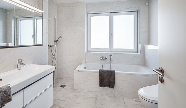 Semi-detached House with 6 room | München-Pasing | 2007ML5 | Masterbad mit Dusche u. Wanne