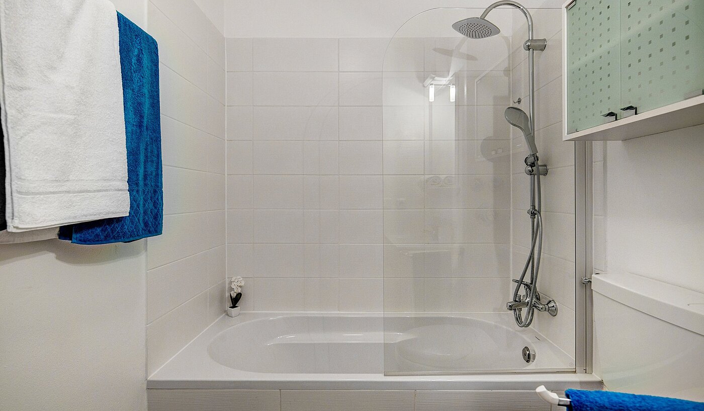 Raised Ground Floor with 2 room | München-Sendling-Westpark | 2001ML1 | ...Bad mit Badewanne