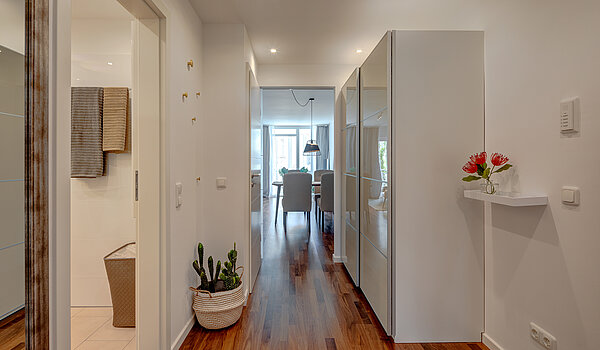 Apartment with 2 room | München-Schwabing | 70434 | Flur mit "verstecktem"...