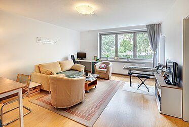Maxvorstadt: Theresienstraße – Apartment in rear building in the heart of Munich