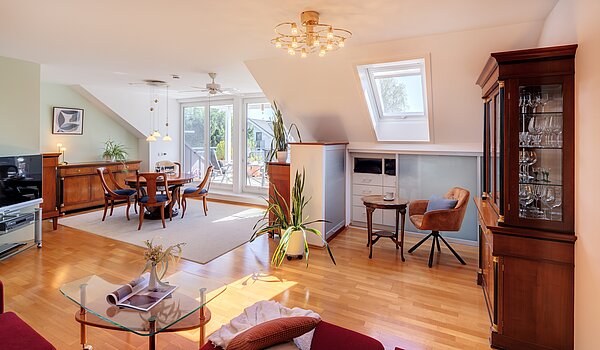 Attic Apartment with 3 room | 70501 | Großzügig und Lichtdurchflutet
