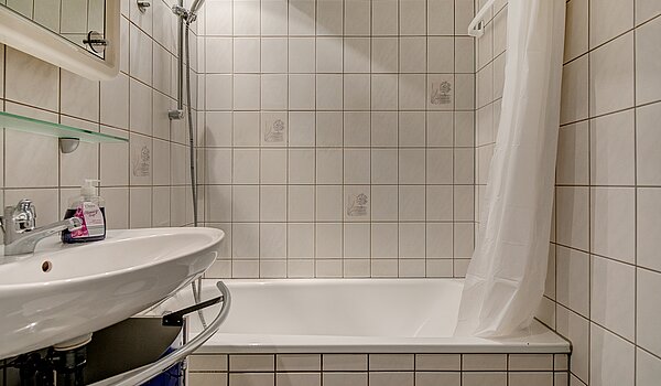 Apartment with 1 room | München-Feldmoching | 70484 | Badezimmer