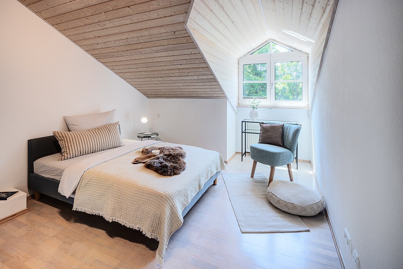 Apartment with 2 room | München-Thalkirchen | 70241 | Helles Schlafzimmer...