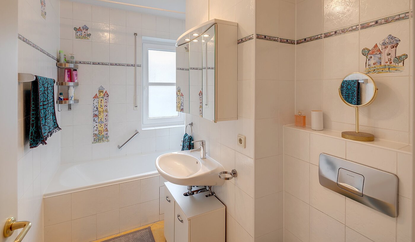 Apartment with 3 room | München-Harlaching | 2103ML3 | Tageslichtbad