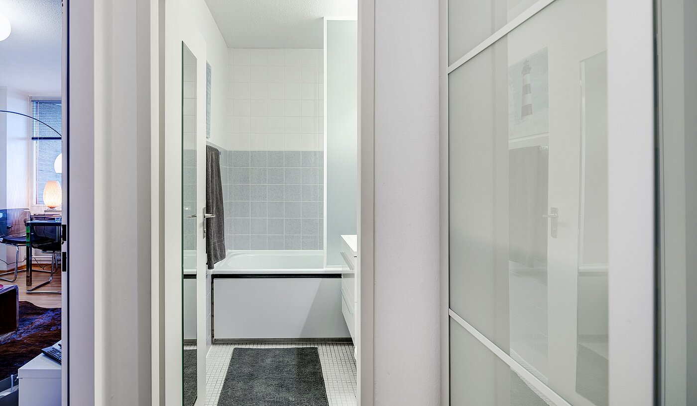 Apartment with 1 room | München-Laim | 70175 | Flur Richtung Wohnzimmer und Bad