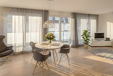 Bogenhausen: Stylish penthouse with wraparound roof terrace – available soon