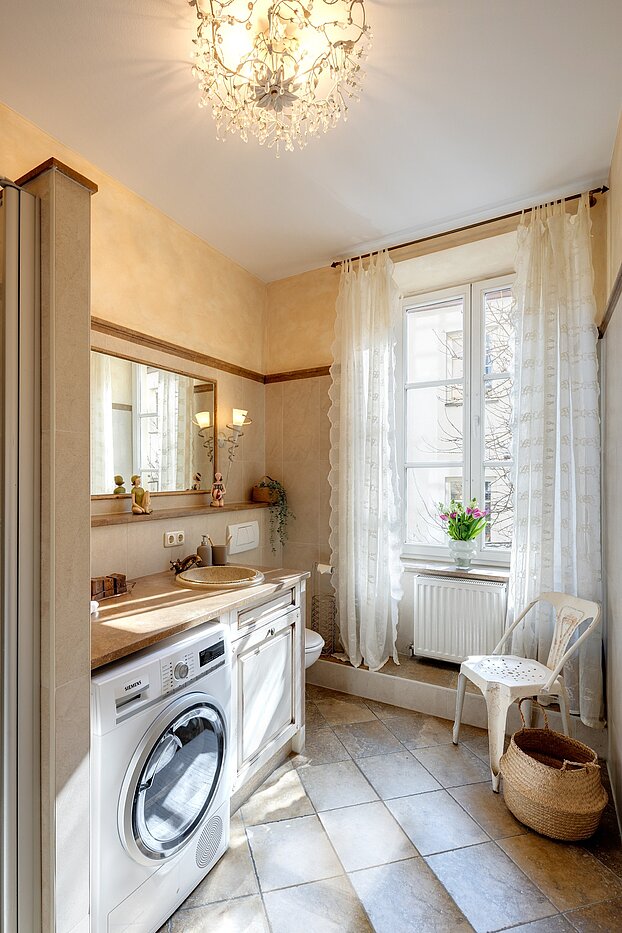 Apartment with 5 room | München-Altstadt | 700121 | Masterbad mit Fenster...