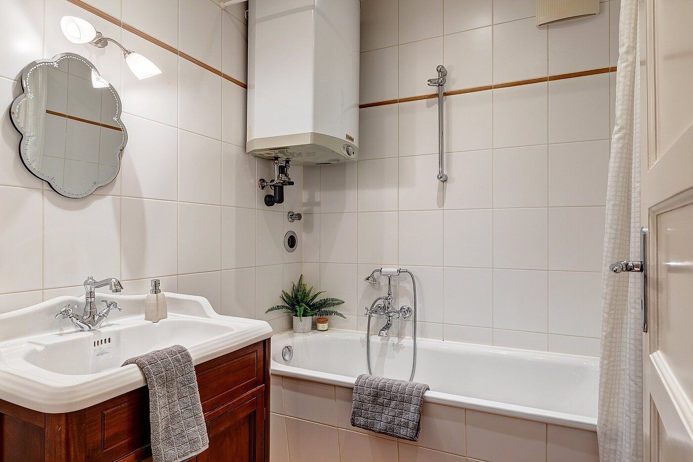 Apartment with 2.5 room | München-Au | 2001ML9 | Bad mit Badewanne...