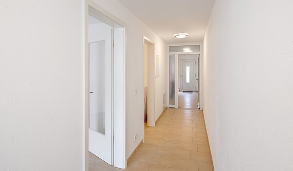 Special property with 8 room | 70406 | Flur Erdgeschoss Gewerbe