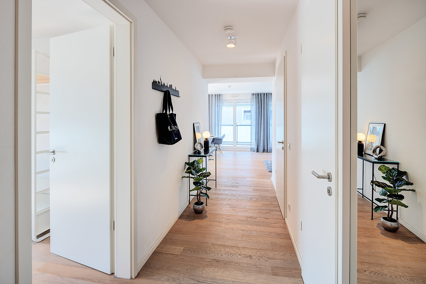 Penthouse with 2 room | München-Bogenhausen | 70385 | Heller Flur mit...