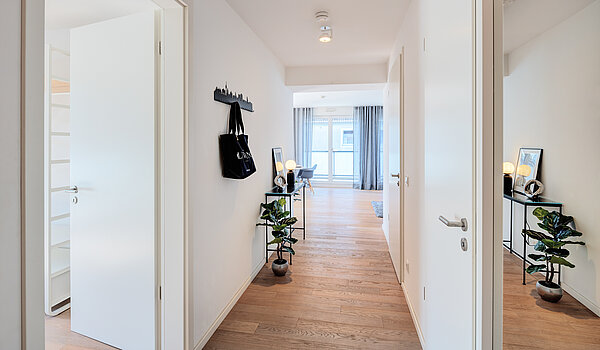 Penthouse with 2 room | München-Bogenhausen | 70385 | Heller Flur mit...