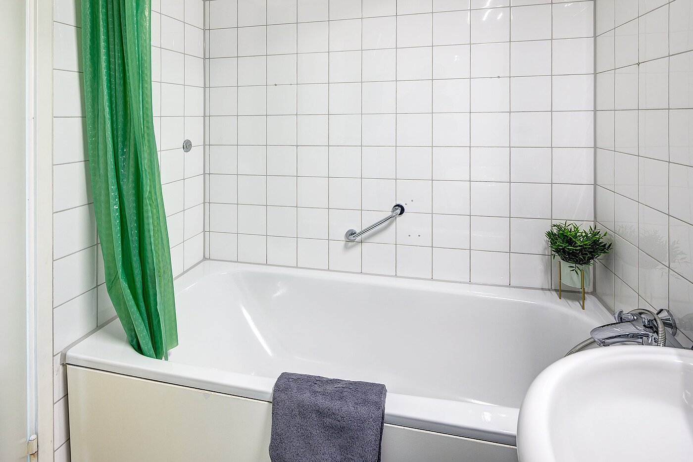 Apartment with 2 room | München-Sendling-Westpark | 2010ML9 | ...mit Duschwanne