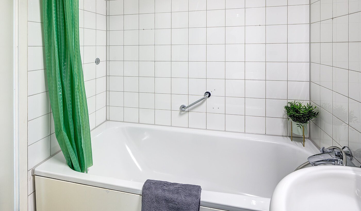 Apartment with 2 room | München-Sendling-Westpark | 2010ML9 | ...mit Duschwanne