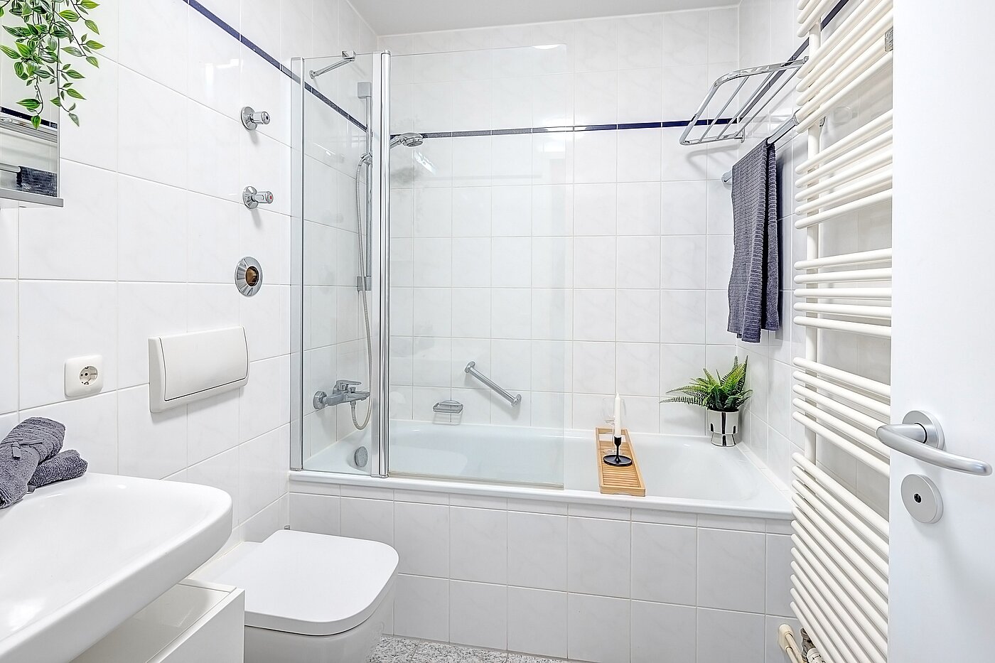 Apartment with 2 room | München-Maxvorstadt | 70001 | Weißes Wannenbad