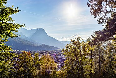 Garmisch-Partenkirchen: 2.5-room city apartment with loggia and mountain views