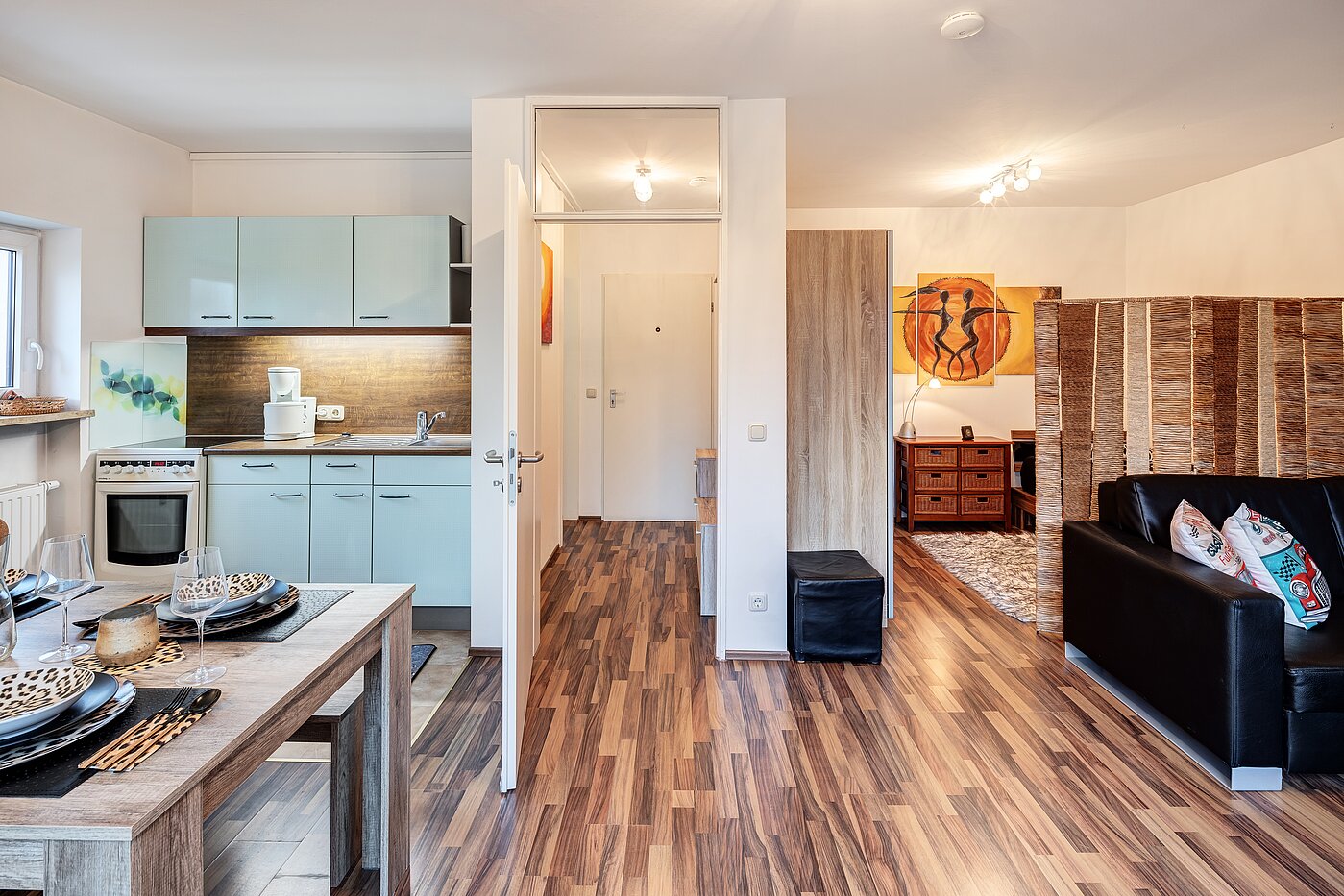 Apartment with 1 room | Karlsfeld | 70460 | Wohn-, Ess- und Schlafbereich