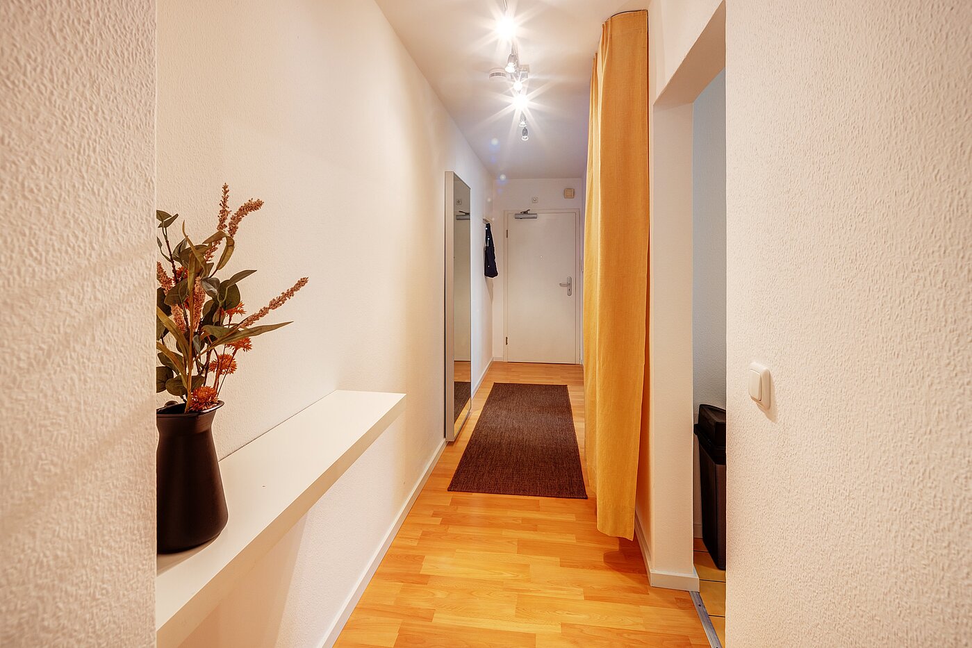 Apartment with 2.5 room | München-Isarvorstadt | 70121 | Flur Richtung Eingang