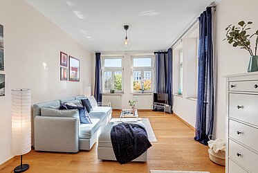 Neuhausen: Spacious and elegant 2-room period apartment