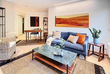 Solln: Stylish 1.5-room garden apartment with unique floor plan - available