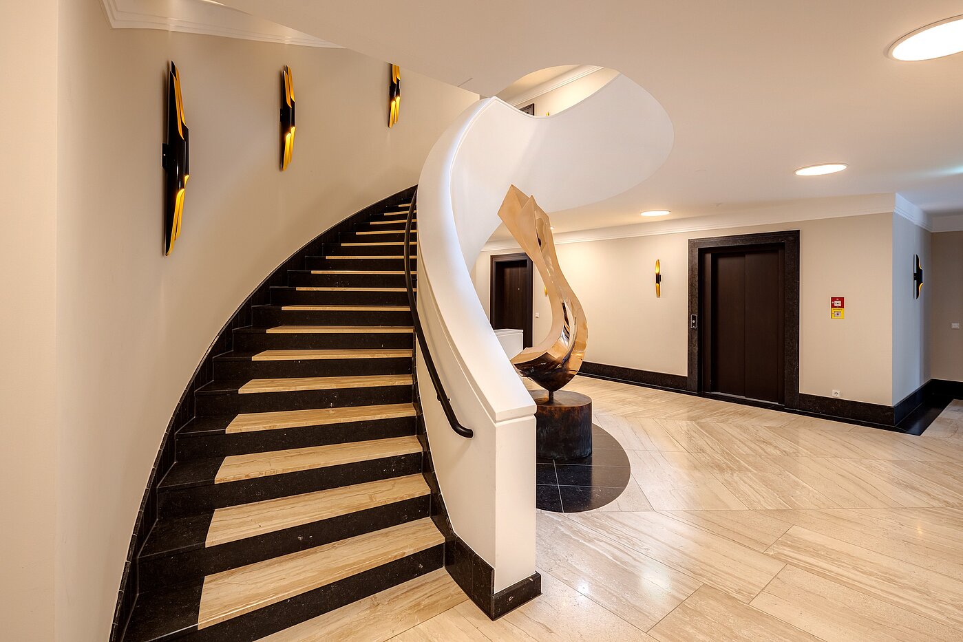 Apartment with 3 room | 70046 | Geschwungene Natursteintreppe