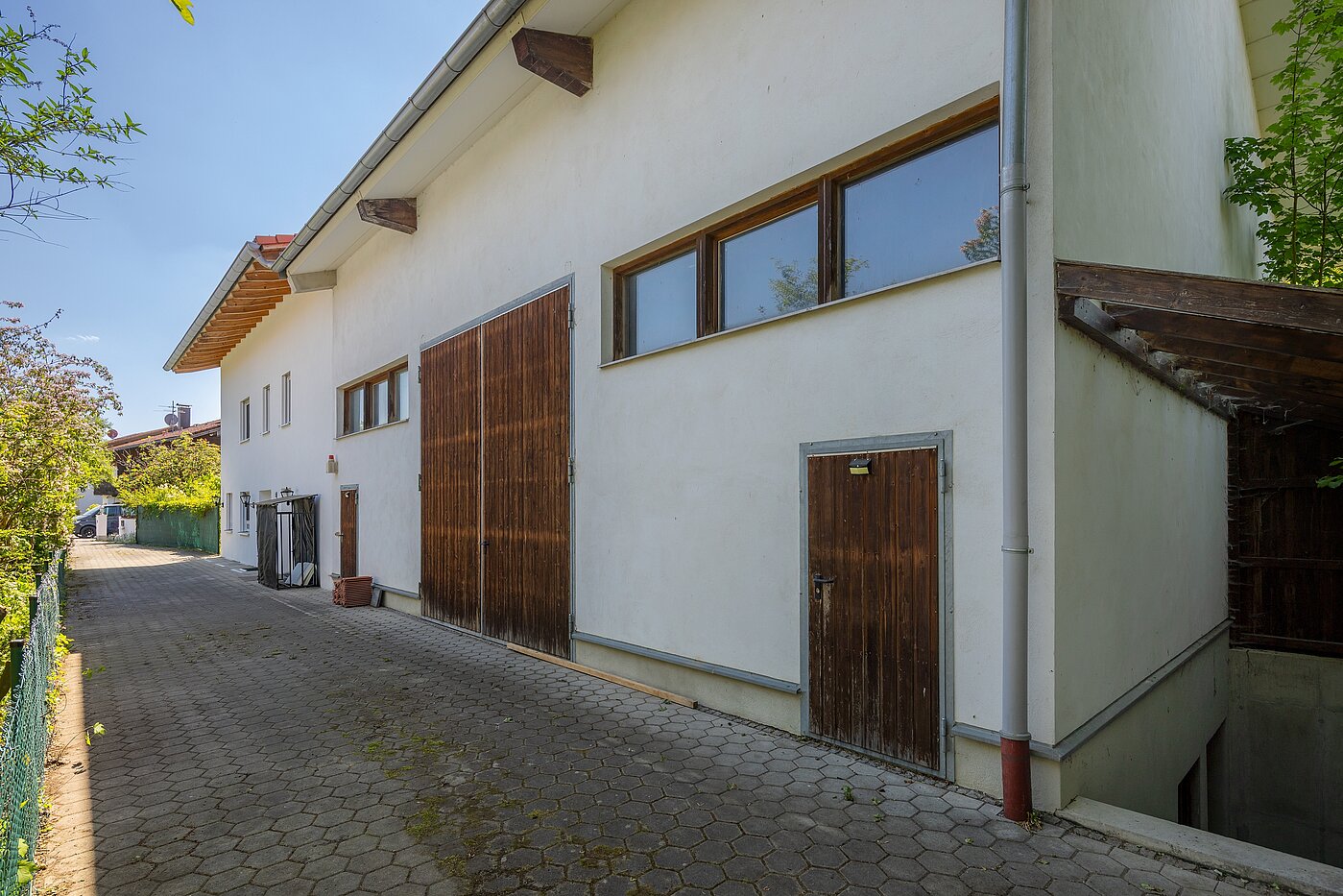 Special property with 9 room | 70406 | Eingang Halle und Keller-Halle