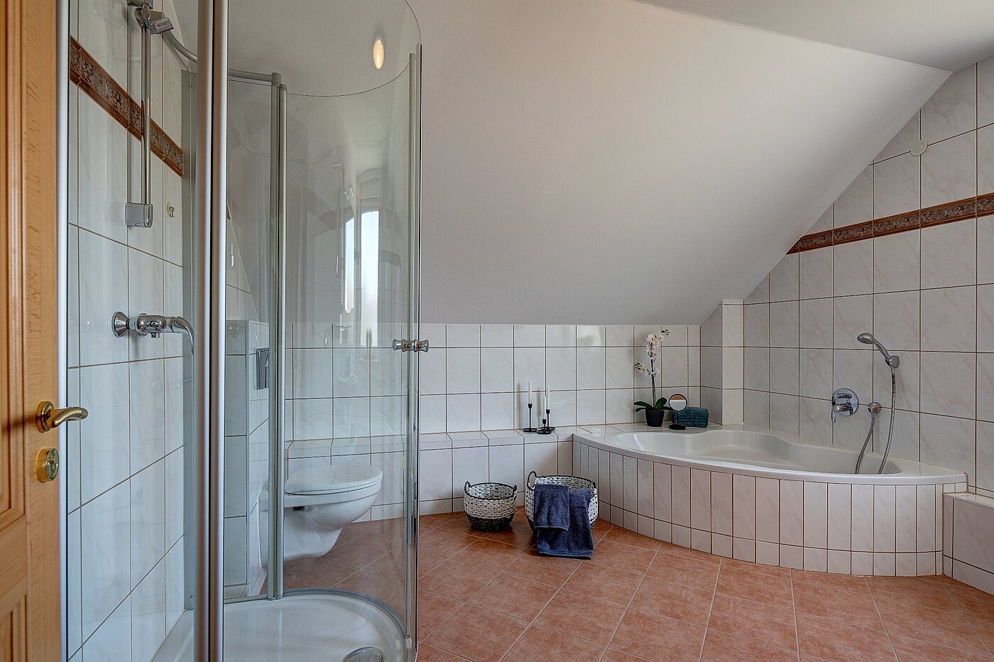 Apartment with 5 room | München-Aubing | 1804ML3 | Bad im DG